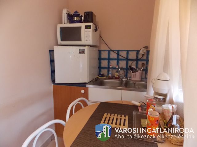 Igényes családi ház plusz 3 db. apartman!