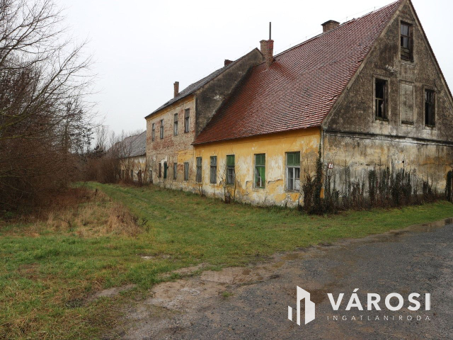 Kemenespálfa,GrófRévai kastély,nagyállat tartás,raktározás..