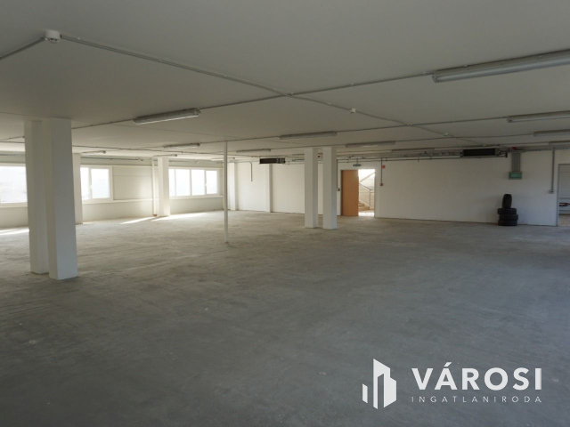 Közel 1000 nm-s ipari csarnok Nagykanizsán