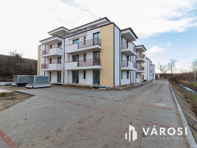 Kulcsrakész lakás Péterhegyen I-F-3