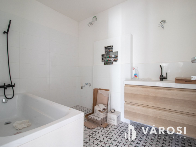 Kulcsrakész lakás Péterhegyen I-F-3