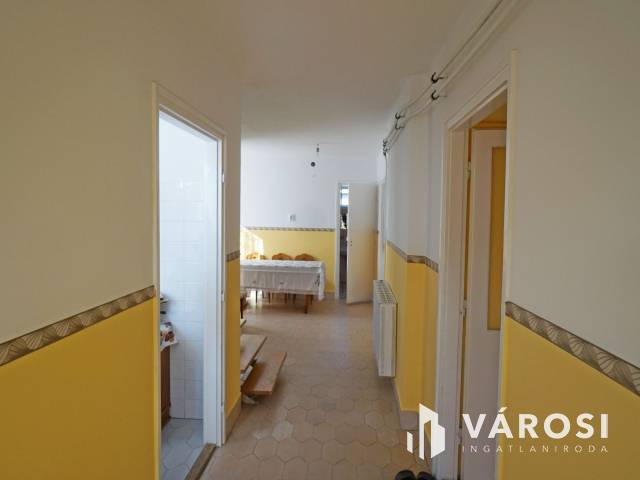 Központi több generációs családi ház a piac térnél