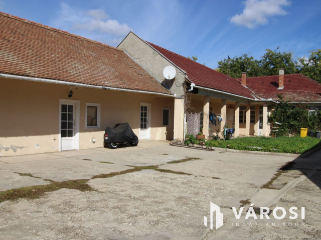 Békéscsaba belvárosában polgári családi ház eladó