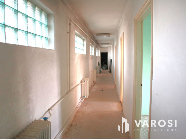 SZÁLLÁSHELY létesítésére alkalmas kétszintes IRODAHÁZ