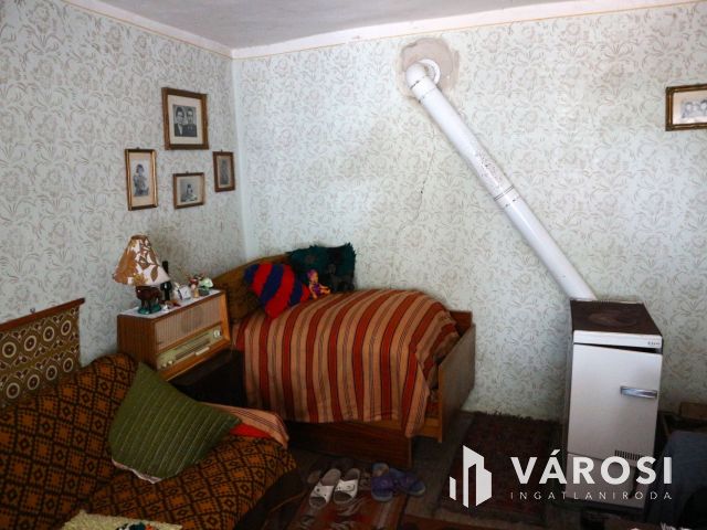 Vasvár központban,csendes helyen,2és fél szobás cs.ház eladó