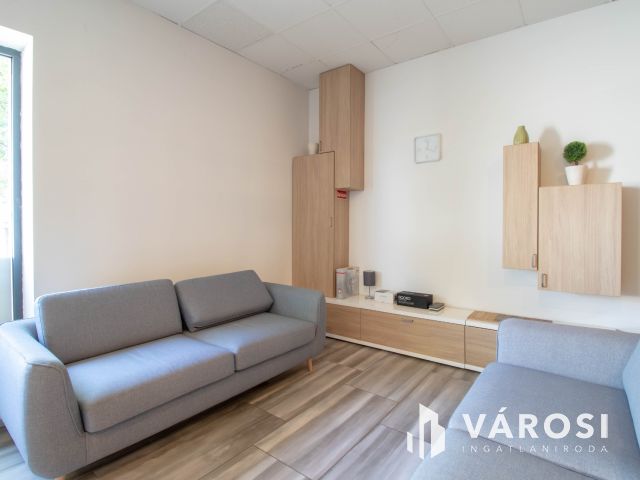 Forgalmas útvonalon 178 m2-es, igényesen felújított ingatlan