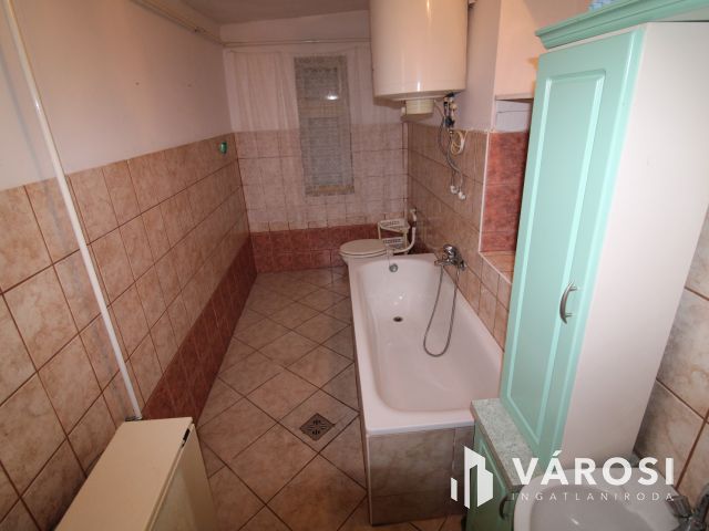 2 szobás ház Kunágotán, nagy telekkel.