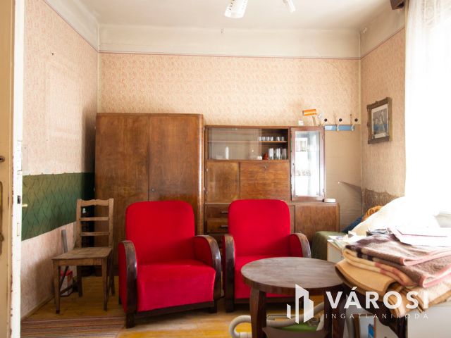 Kétgenerációs, nagypolgári családi ház eladó!