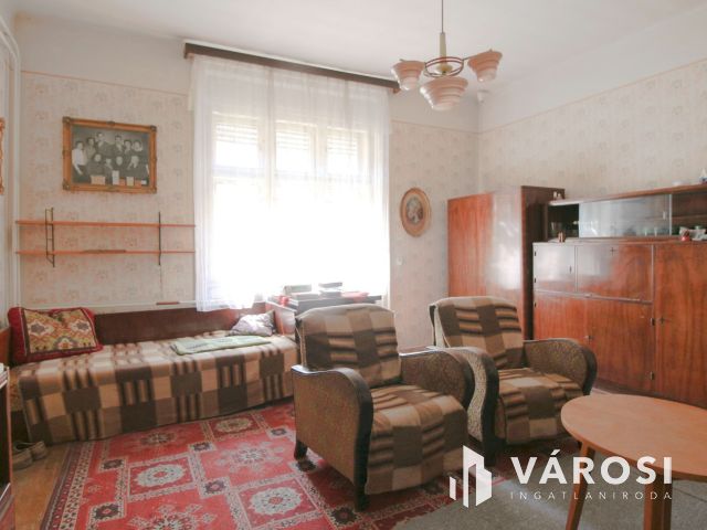 Kétgenerációs, nagypolgári családi ház eladó!