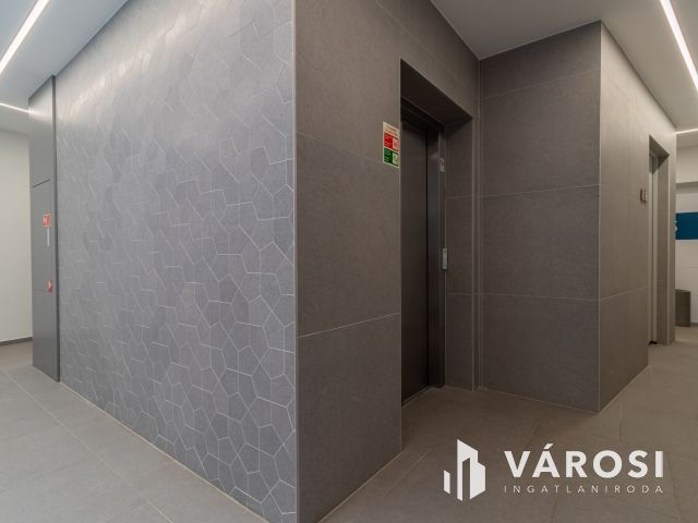 Bútorozott Luxuslakás Balatonföldváron – Azonnal költözhető