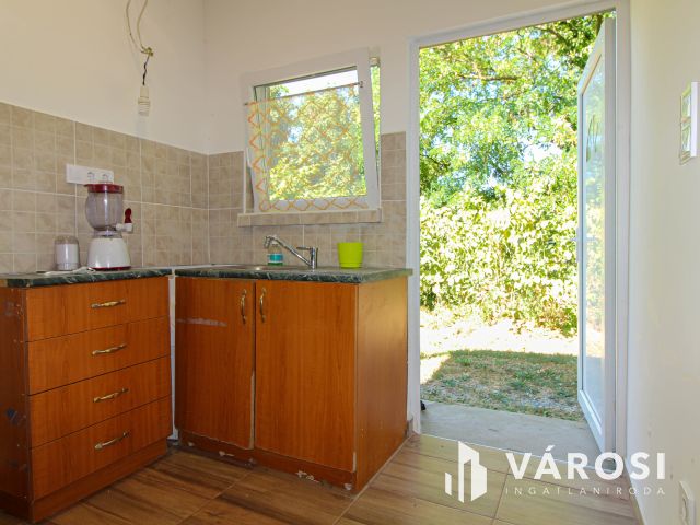 Két különálló ház egy telken