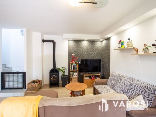 Tágas terek, nagy kerttel, jó helyen