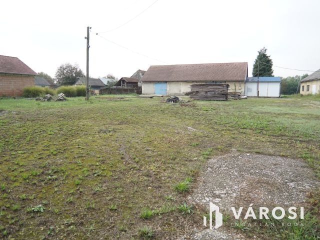 Jó adottságú eladó telephely Gyékényesen!