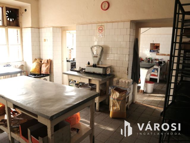 Körmend,volt cukrászüzem,berendezés nélkül eladó!