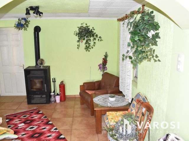 Szép kis kádár kocka a paradicsomban!