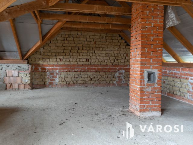 Szerkezetkész öko szálláshely Újirázon