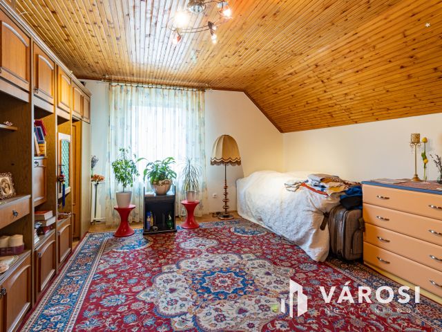 Pilisborosjenő és Budapest határán, panorámás családi ház