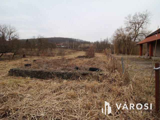 Összközművesített építési telek, kiváló helyen eladó!