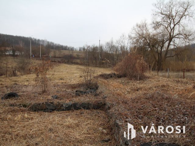 Összközművesített építési telek, kiváló helyen eladó!