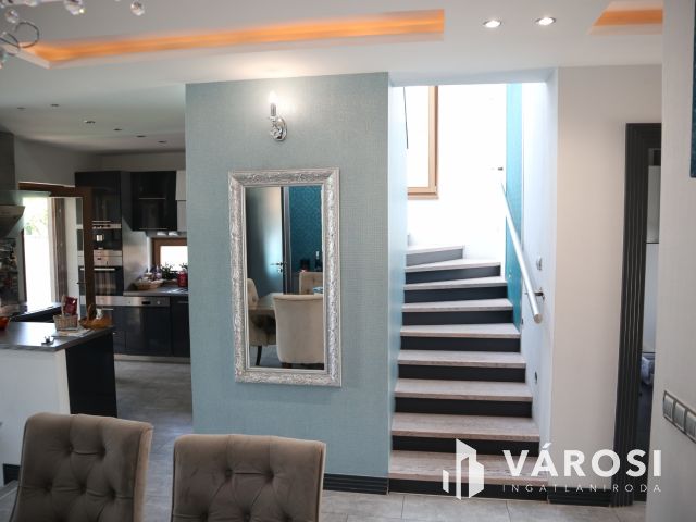 Újszeged csendes utcájában Exkluzív családi ház!