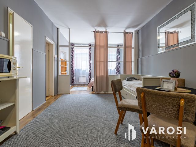 Pilisszentkereszten, három lakásos, családi ház eladó