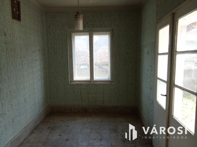 70 nm-es ház, Hegyfaluban