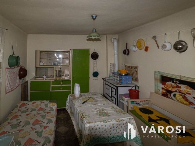 Bútorozott családi ház Mezőhegyes központjában