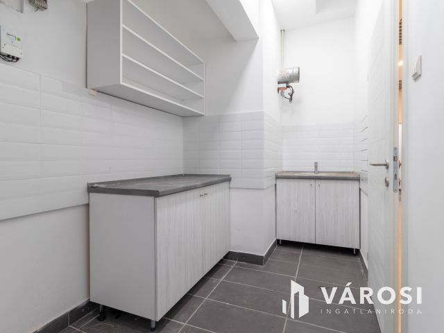 Fogászati rendelő (20 m2) Újbudán felszerelve, berendezve