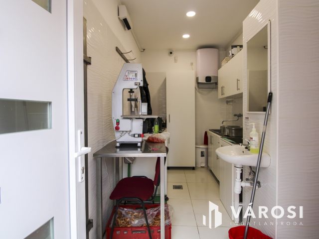 Üzleti lehetőség Kétegyháza központjában, aktív bérlőkkel