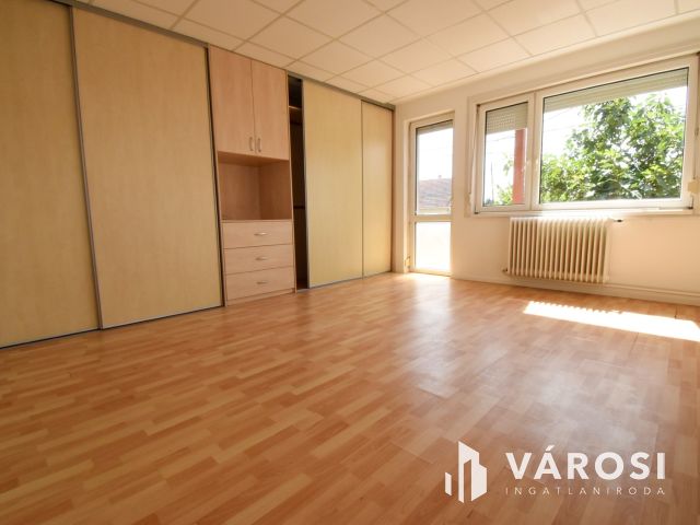 Napelem,3 szint,összeköltözőknek vagy vállalkozásnak Banán!