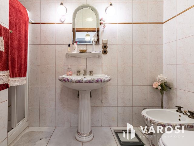 Szép nagy ház, rendezett nagy telek, Rákosszentmihályon