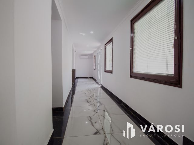 Modern, azonnal költözhető otthon Elek központjában