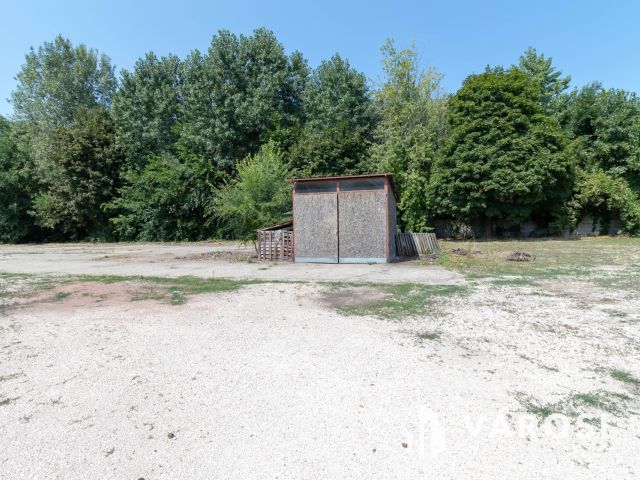 Ipari-logisztikai célokra alkalmas telek, 15.ker., 3498 m2