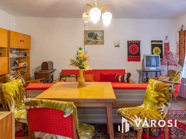 Kis családi ház Újváriban