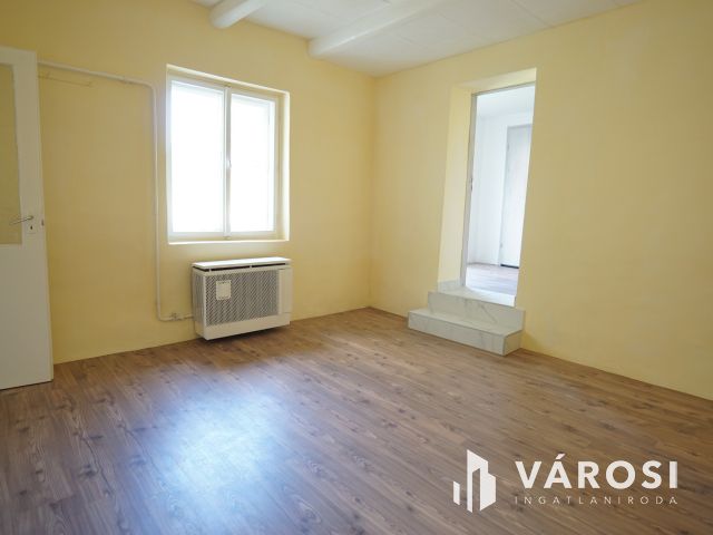 Miklósfán családi ház, szép nagy udvarral!