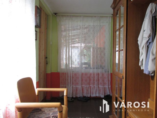 Teljesen felújított családi ház csendes utcában