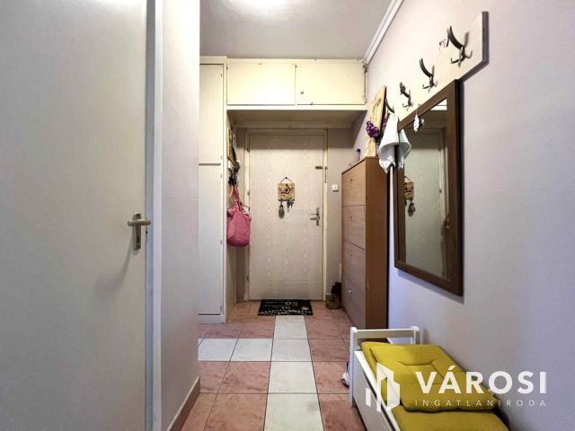 Belvárosi jó elrendezésű erkélyes lakás eladó