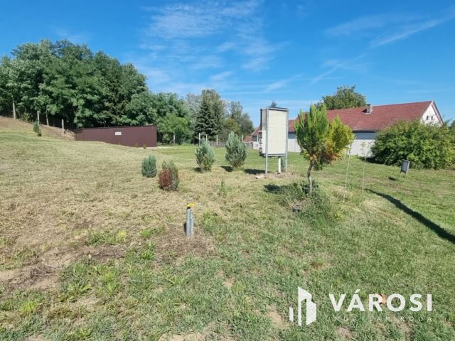 Összközműves eladó telek, Hosszúvölgyön!