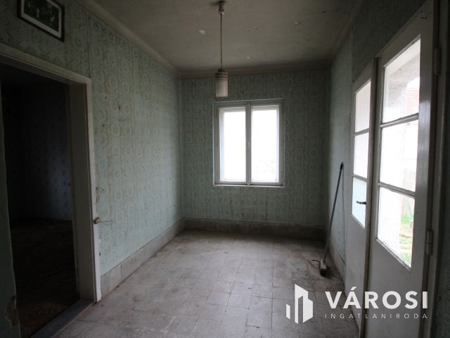 70 nm-es ház, Hegyfaluban