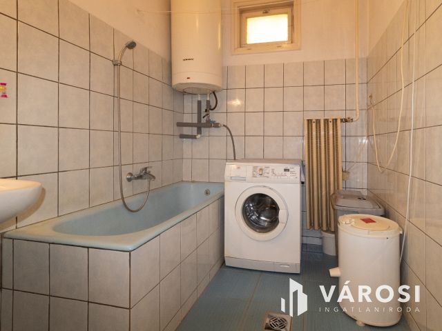 Tégla falazatú, 3 szobás családi ház Jamina elején