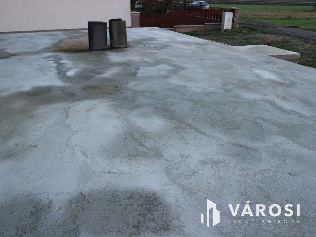 Egyházashollós házalap készen 120m2 közművekkel telek1800m2