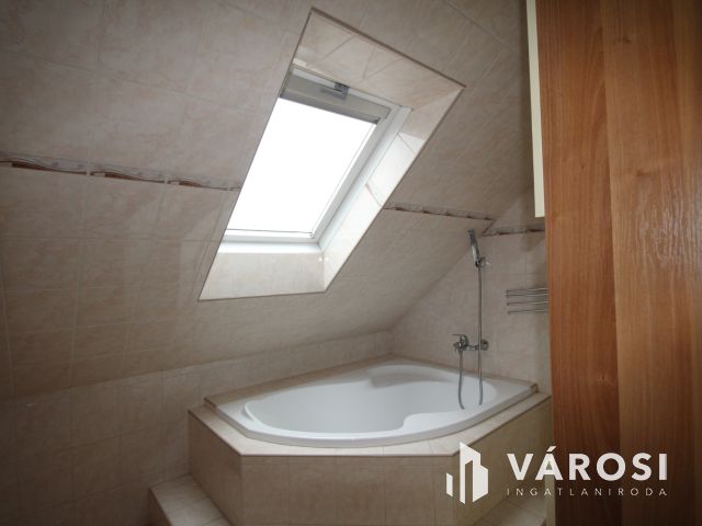 Tágas, jó állapotú ház Vönöckön