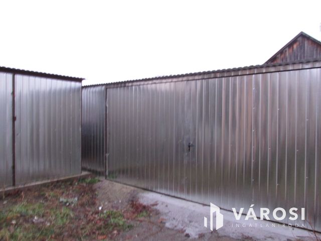 Dupla garázs a belvároshoz közel