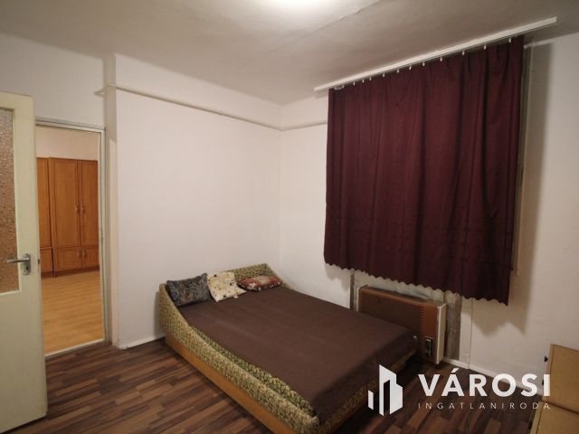 Kétszobás földszinti lakás a városközpontnál