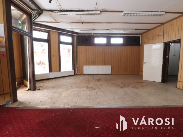 Szentmihály-telek elején üzlethelyiség, / iroda/ eladó.