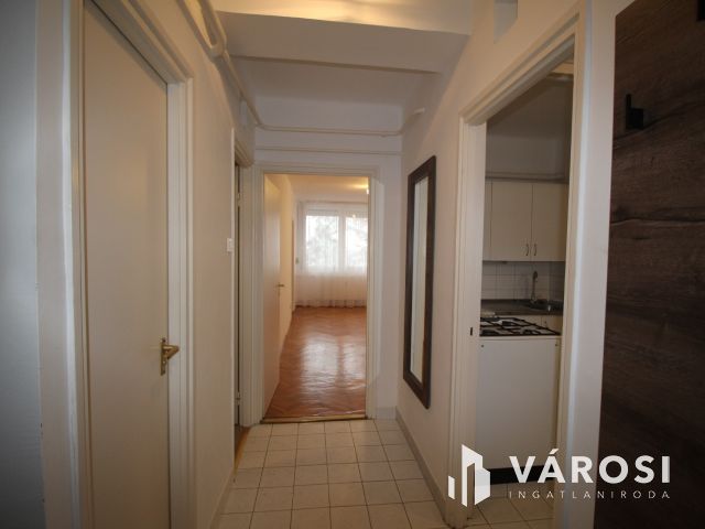 Napfényes, erkélyes, 2 szobás lakás a belvárosban