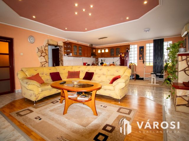 Szép és szuper jó családi ház Gyulaváriban