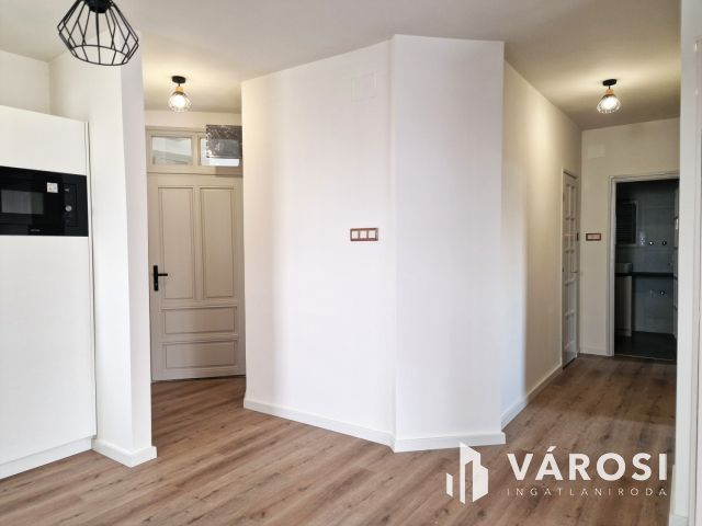 Korszerűsített Prémium Ingatlan, ÜZLET+2LAKÁS