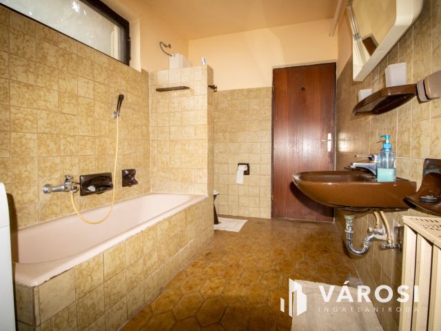 Ritka adottságú ingatlan Újkígyós központjában