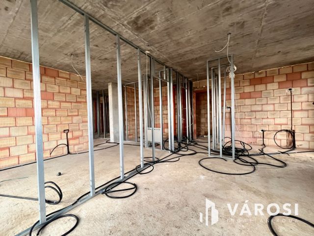 Modern földszinti lakás saját kerttel